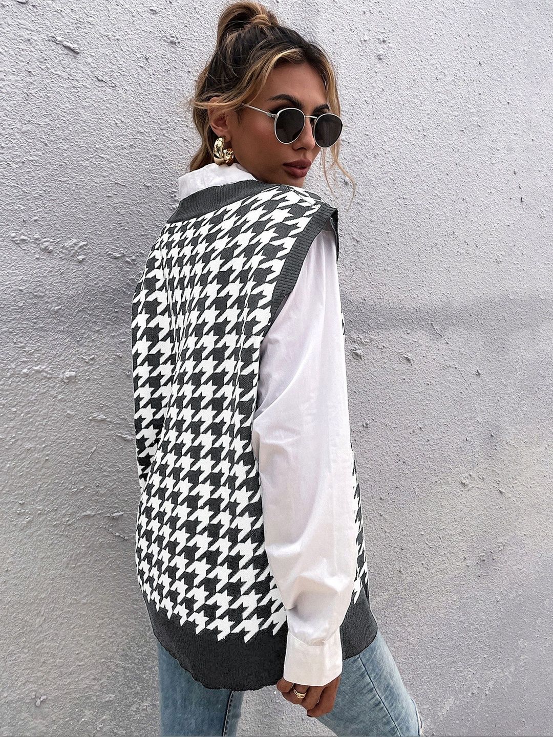 Women's White Checked Printed Sweater Vest