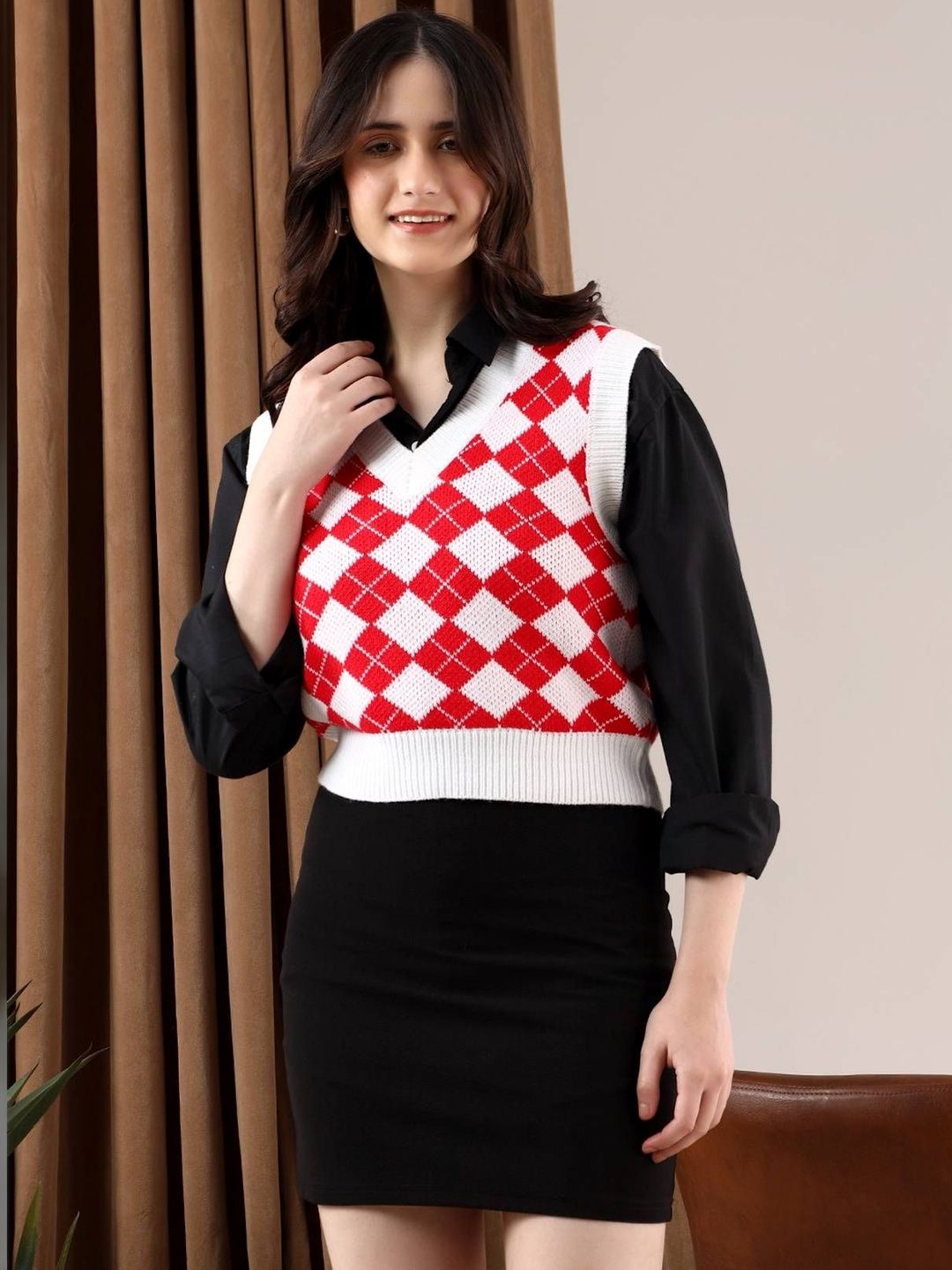 NOWI Women Argyle Colourblocked Woollen Crop Sweater Vest