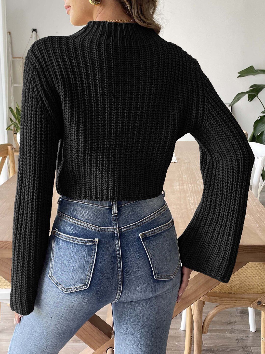Women Ribbed Crop Pullover with Applique Detail