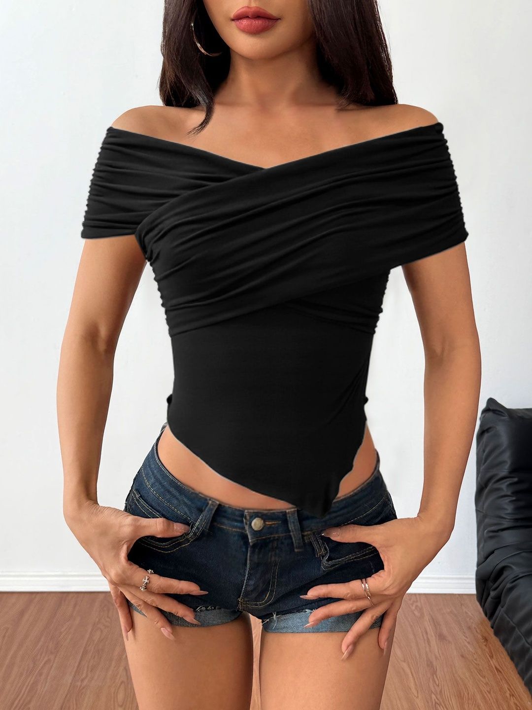 NOWI Off-Shoulder Crop Top