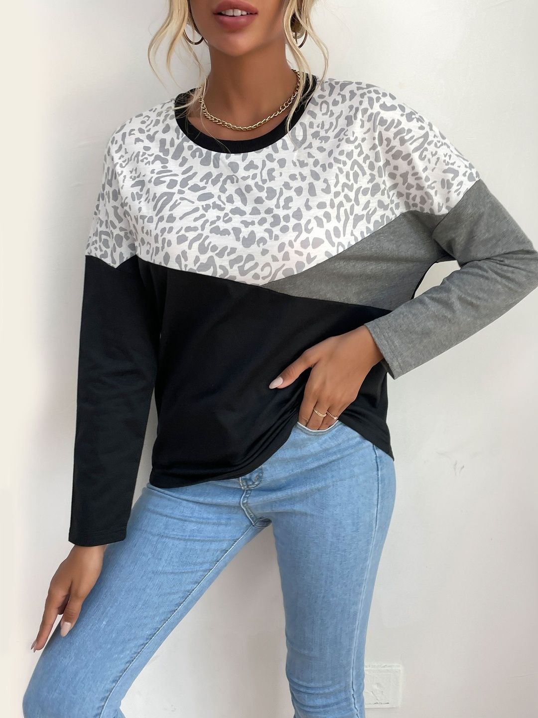Women Colourblocked Sweatshirt