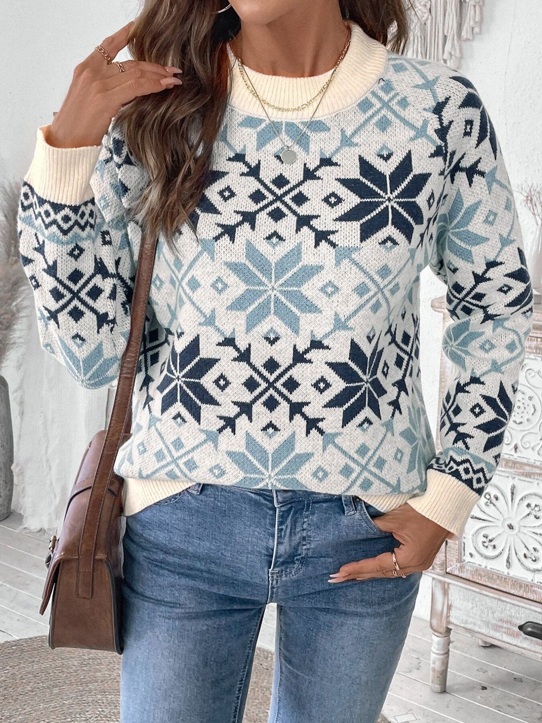 Women's White Printed Pullover Blend Regular Fit