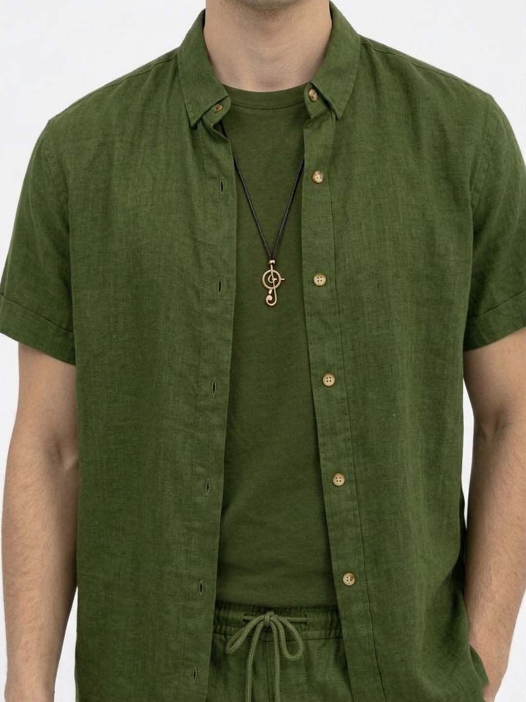 Men Cotton Blend Regular Fit Solid Casual Shirts