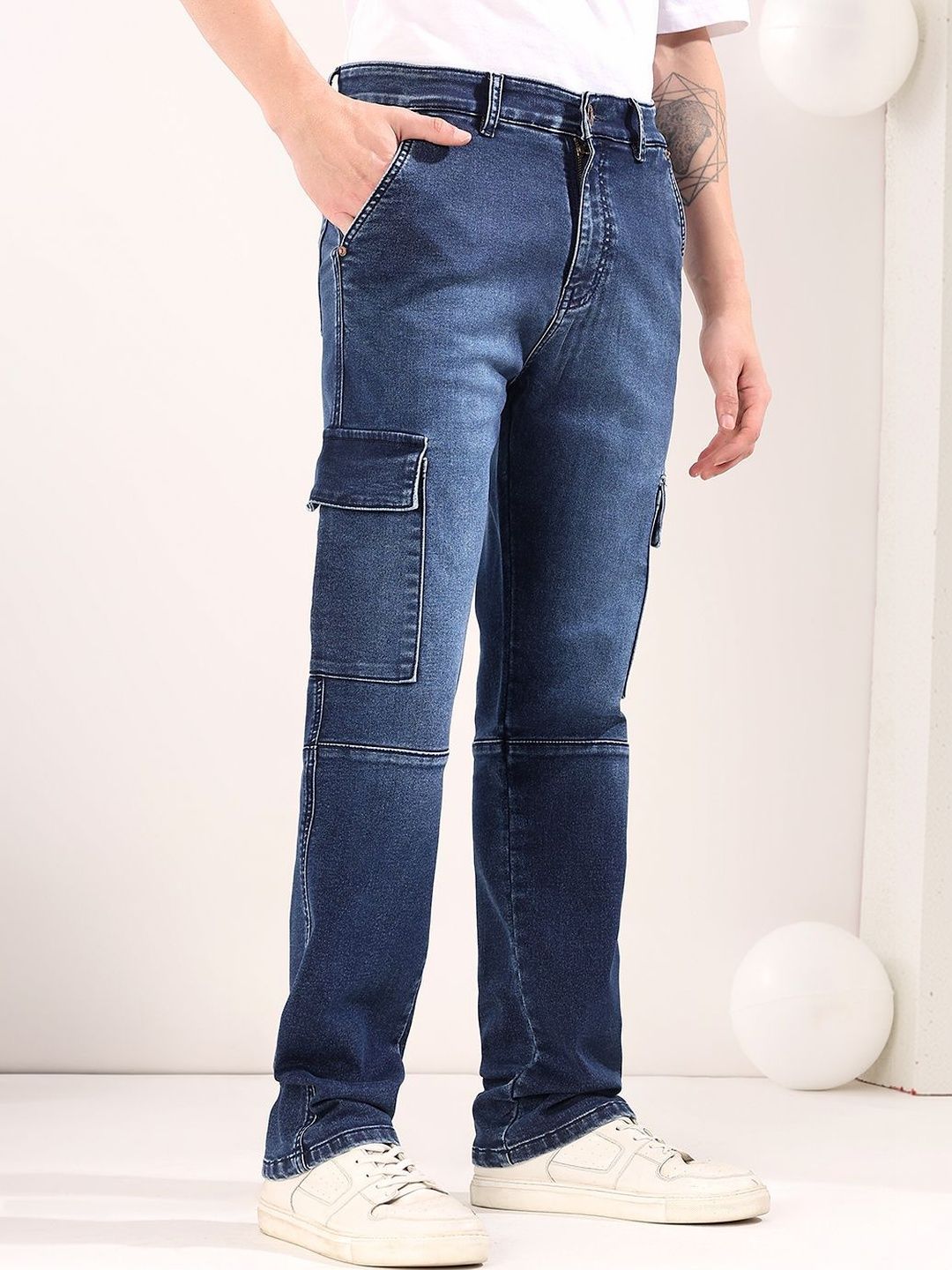 Men Regular Fit Mid-Rise Light Fade Jeans
