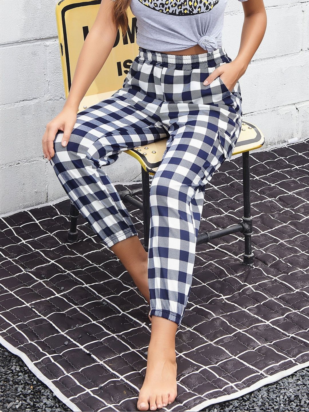 Women Checked Cargos Trousers