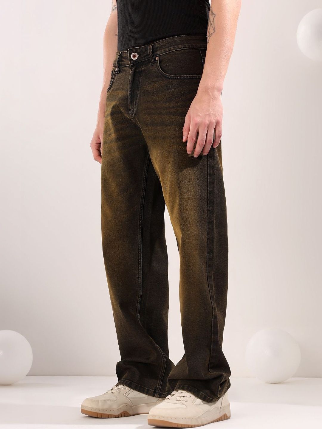 Men Regular Fit Mid-Rise Heavy Fade Jeans