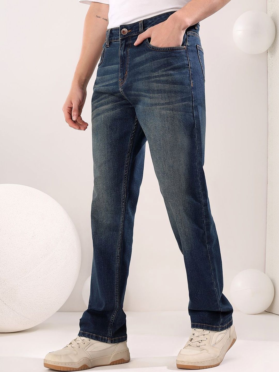 Men Regular Fit Mid-Rise Light Fade Jeans