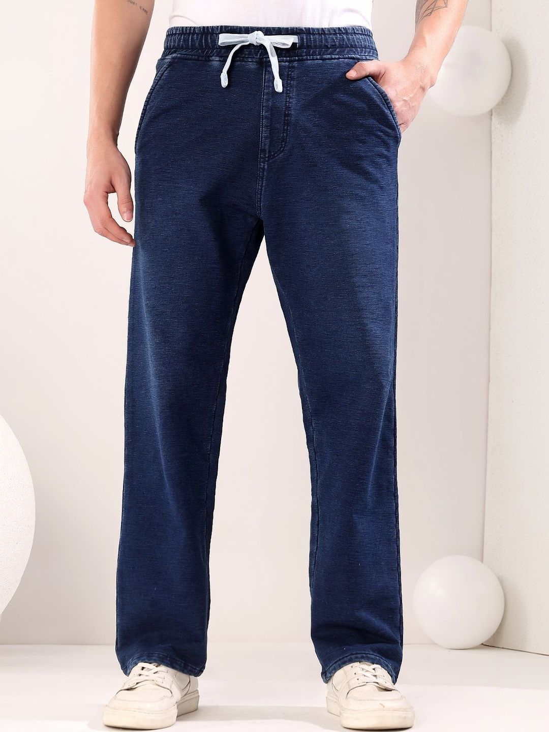 Men Regular Fit Mid-Rise Light Fade Jeans