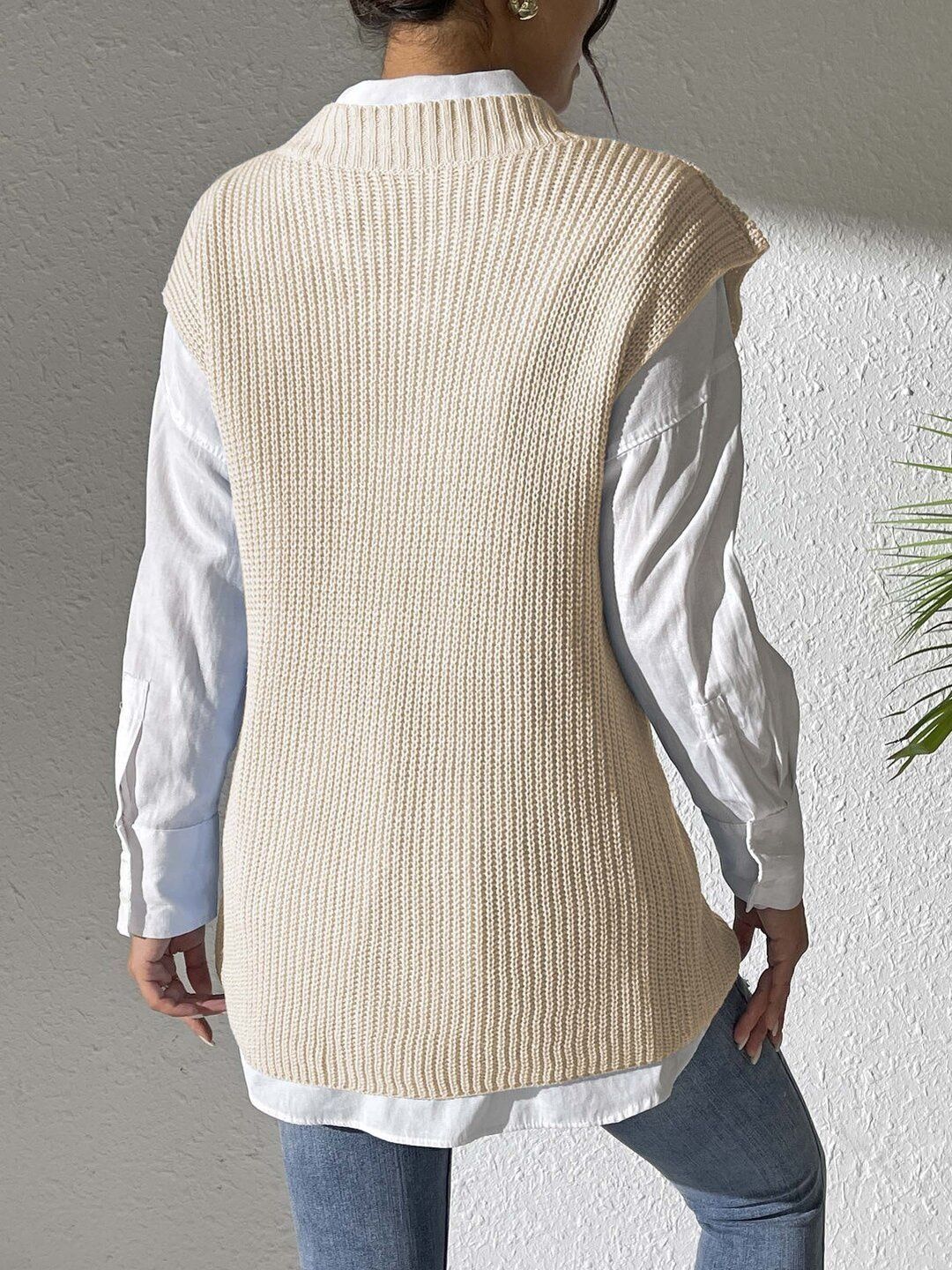 Women Ribbed Sweater Vest with Applique Detail