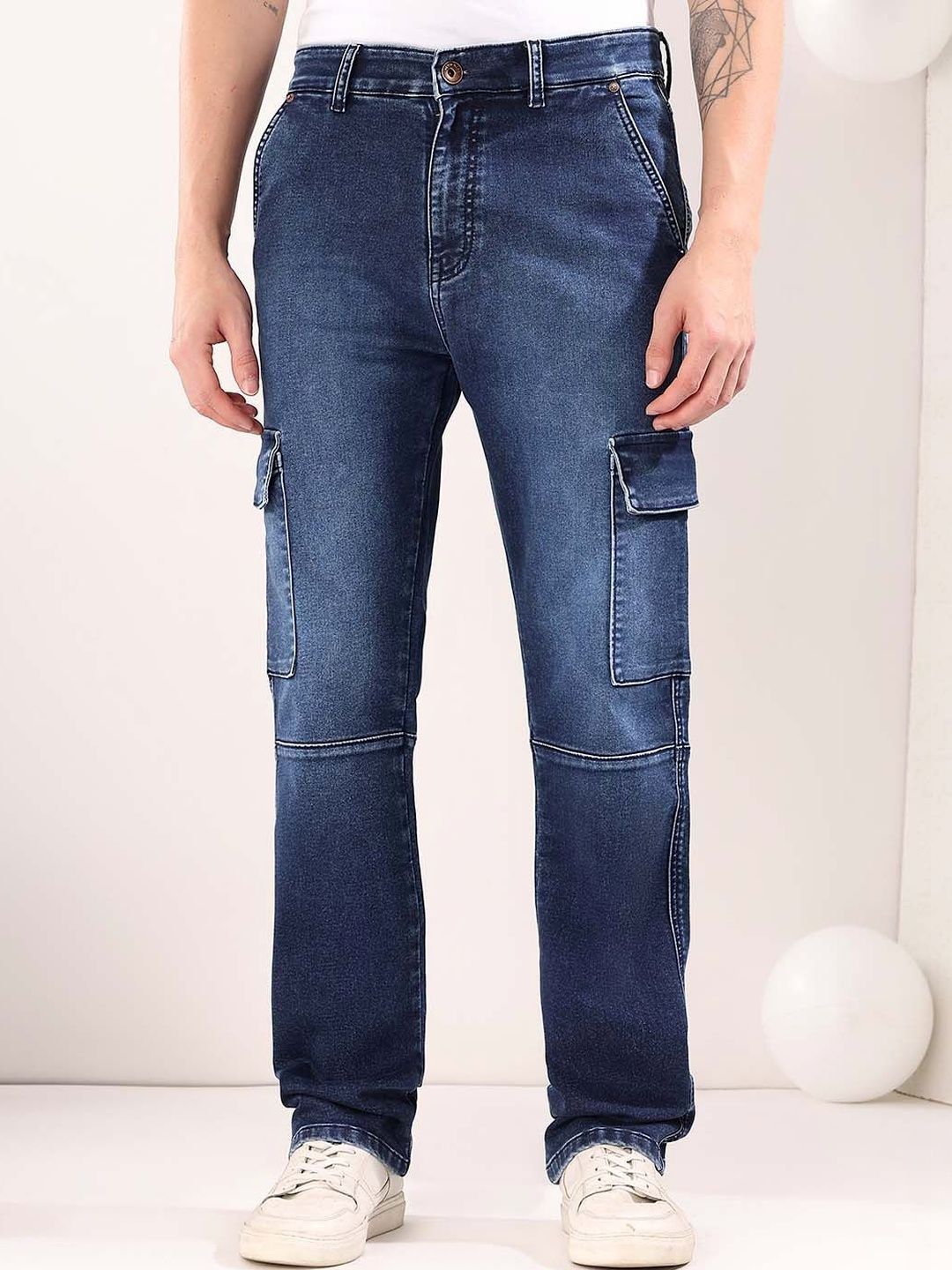 Men Straight Fit Mid-Rise Light Fade Jeans