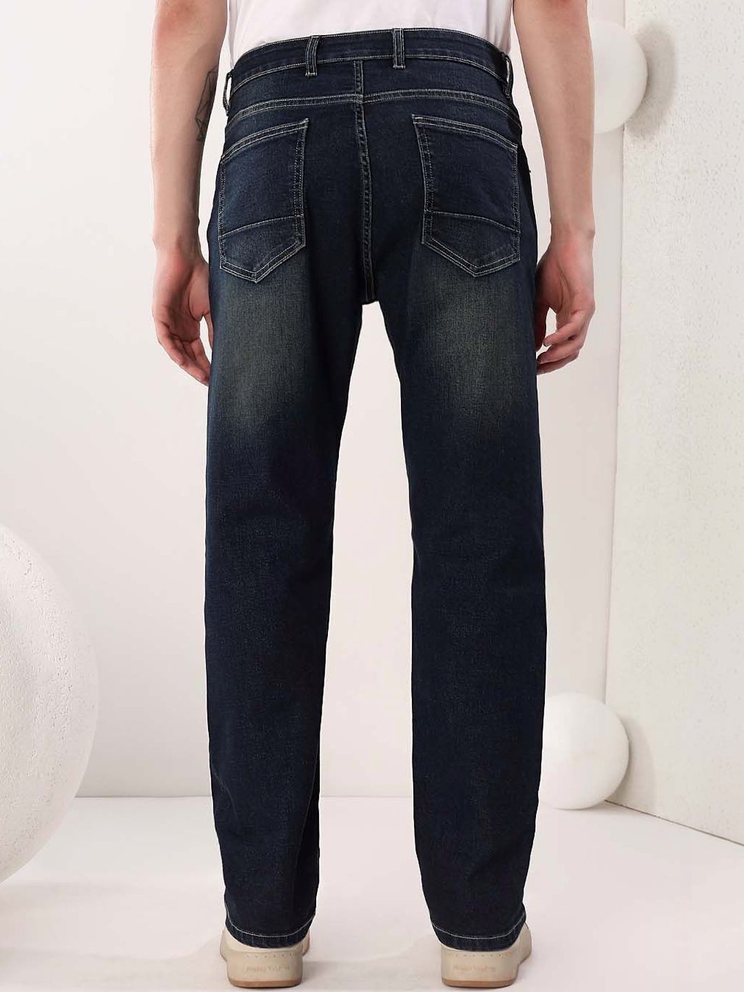 Men Straight Fit Mid-Rise Light Fade Jeans