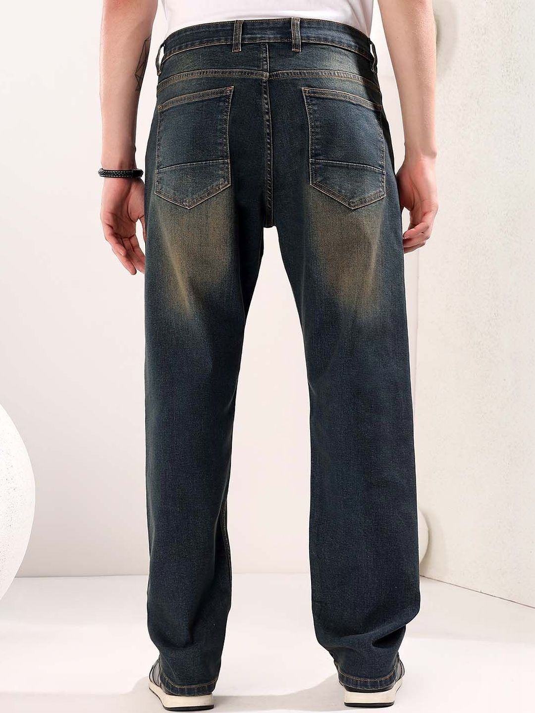 Men Straight Fit Mid-Rise Heavy Fade Jeans