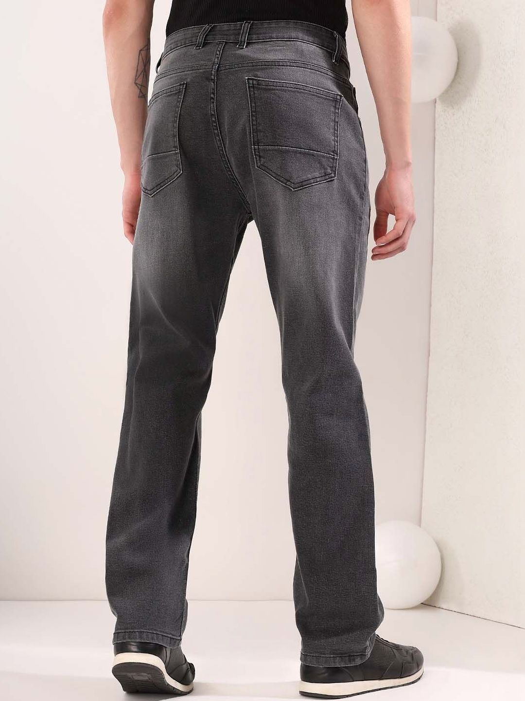Men Straight Fit Mid-Rise Light Fade Jeans