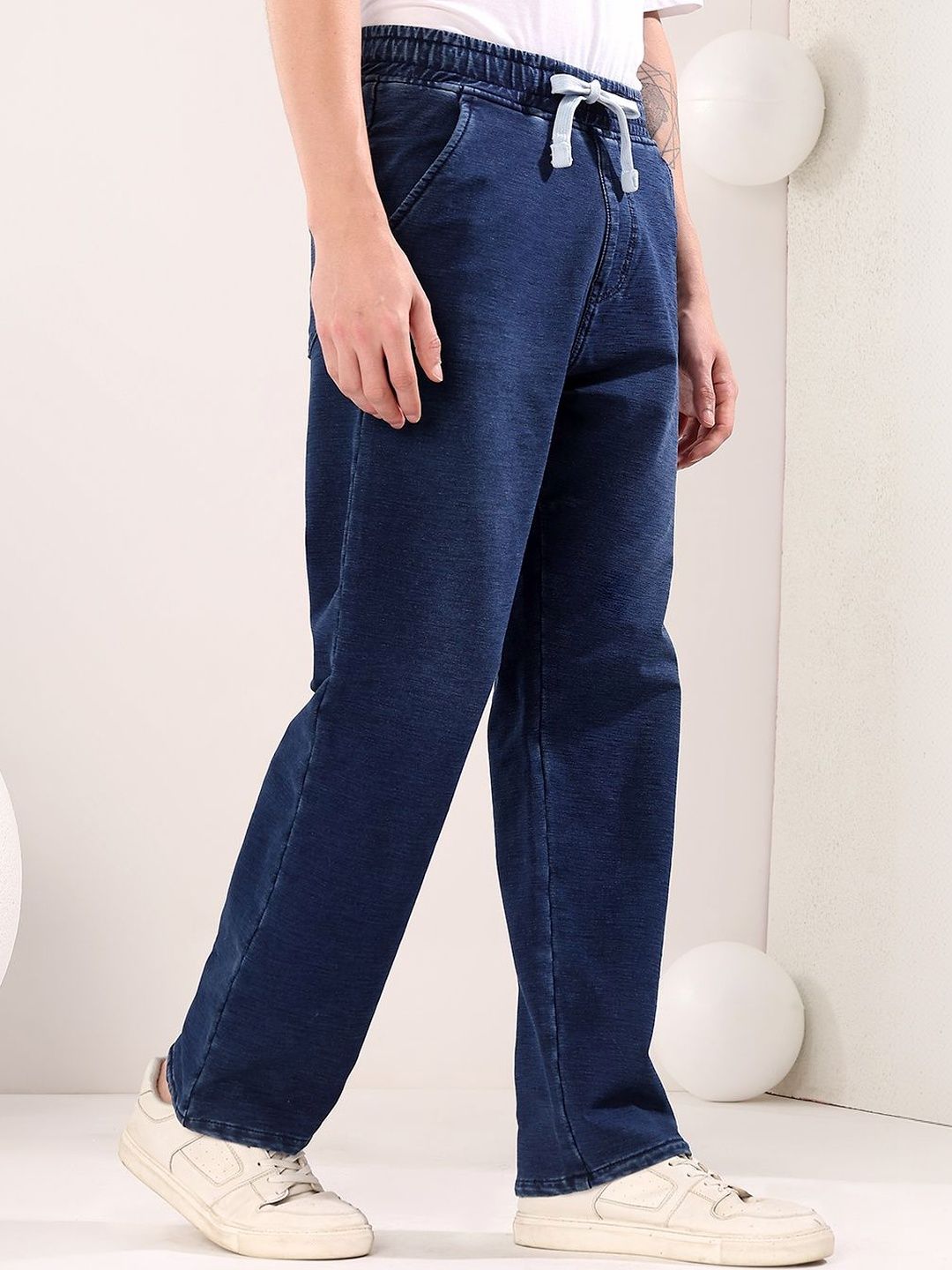 Men Regular Fit Mid-Rise Light Fade Jeans