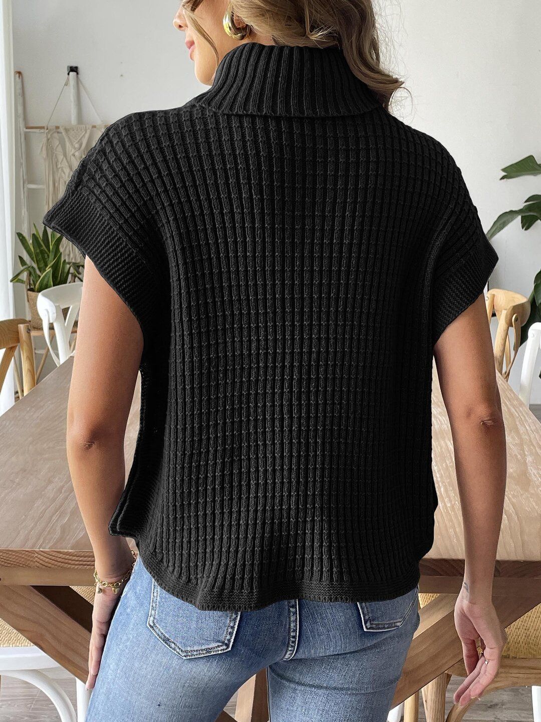 Women Colourblocked Ribbed Pullover with Applique Detail