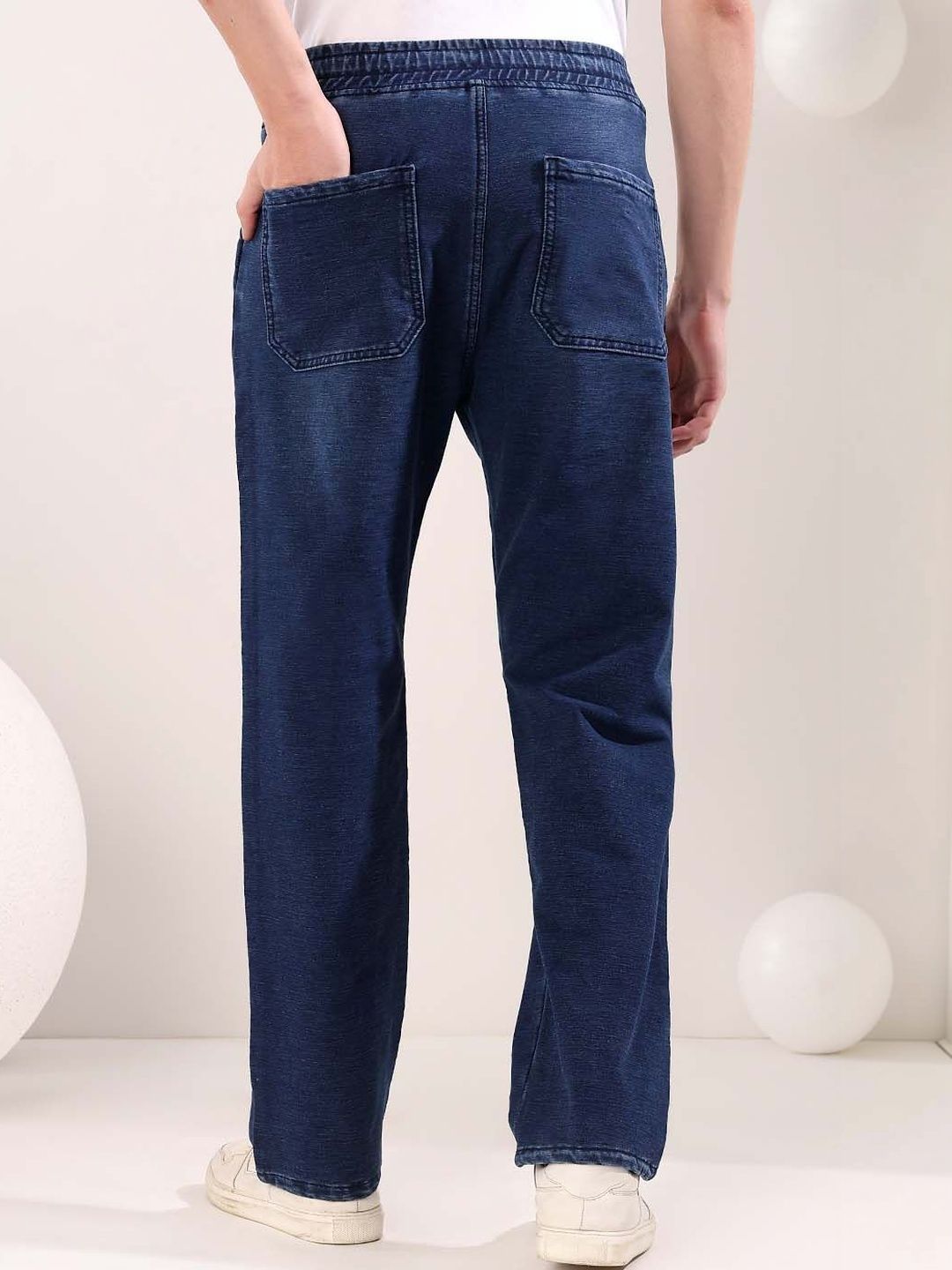 Men Straight Fit Mid-Rise Jeans