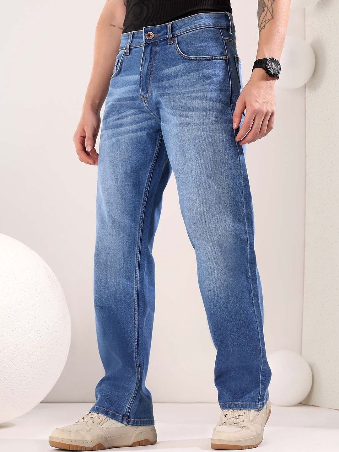 Men Straight Fit Mid-Rise Light Fade Jeans