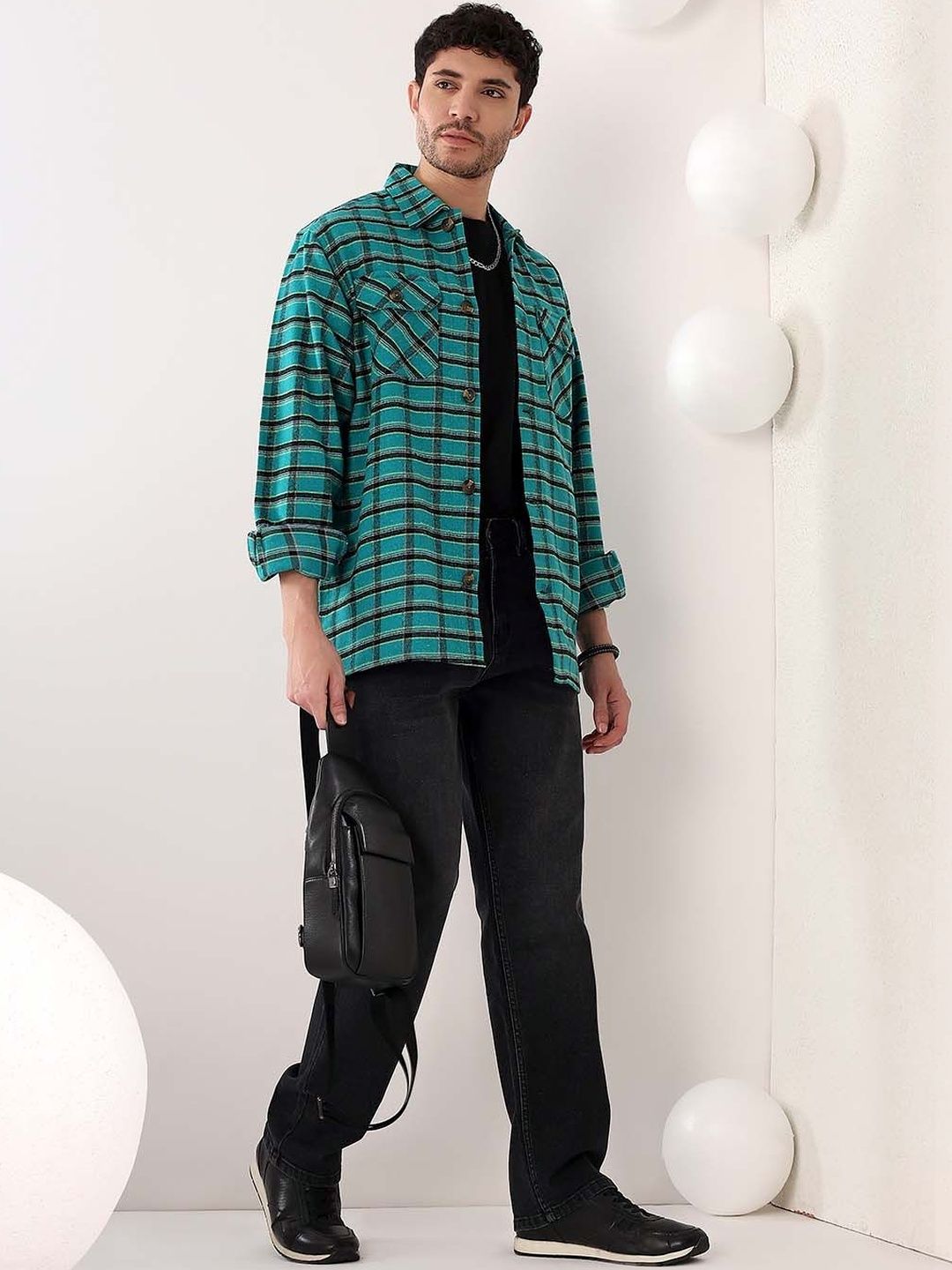 Men Straight Fit Mid-Rise Light Fade Jeans