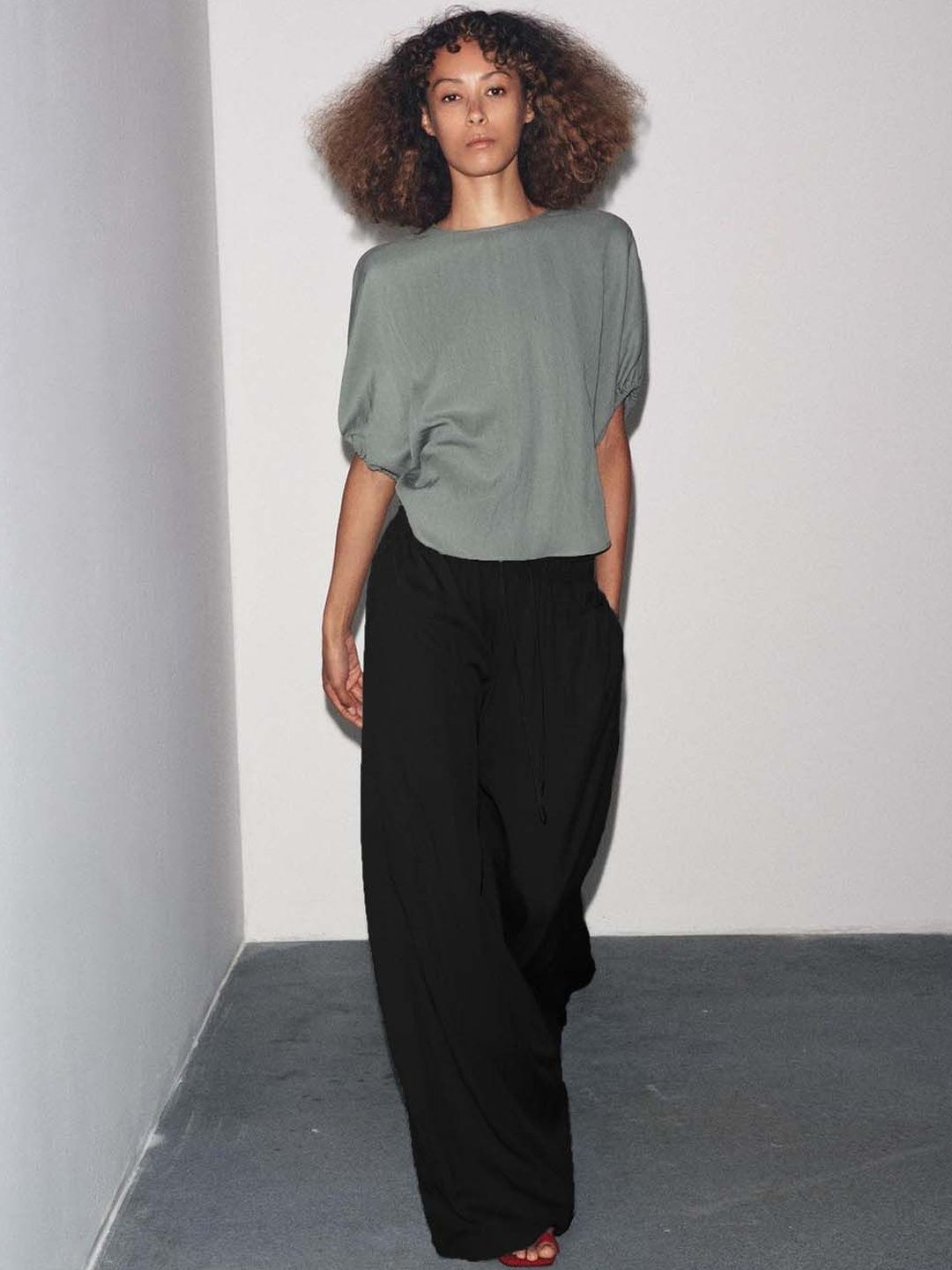 Trousers in Black lycra - Nowi Korean Fashion