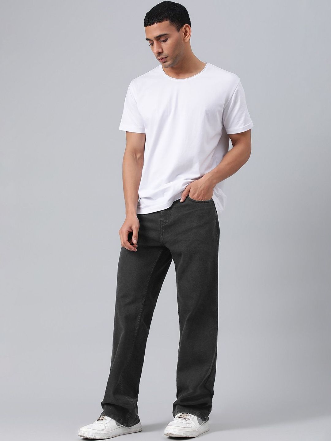 Men Relaxed Fit Mid-Rise Clean Look Cotton Jeans