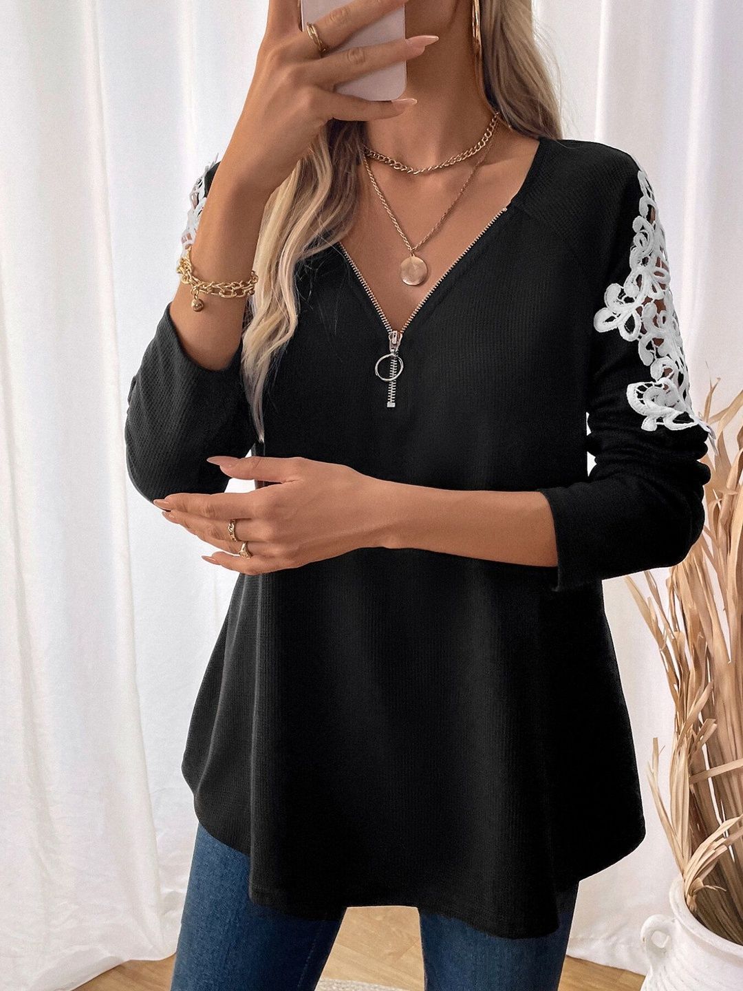 Women V-Neck Applique T-shirt