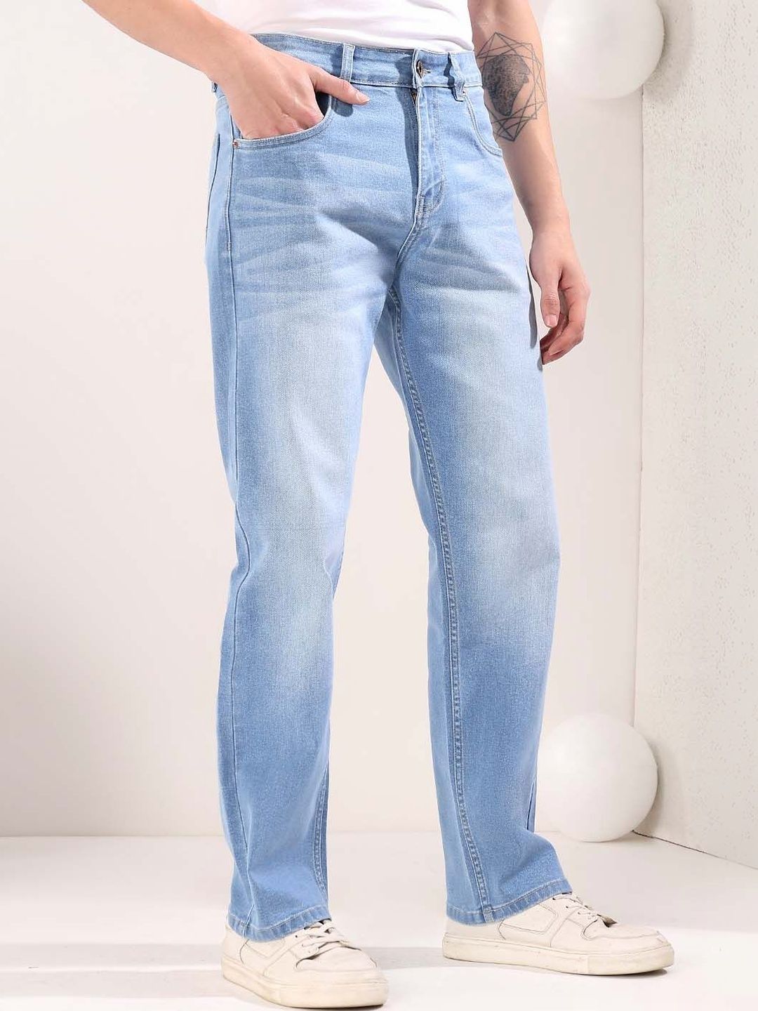Men Straight Fit Mid-Rise Light Fade Jeans