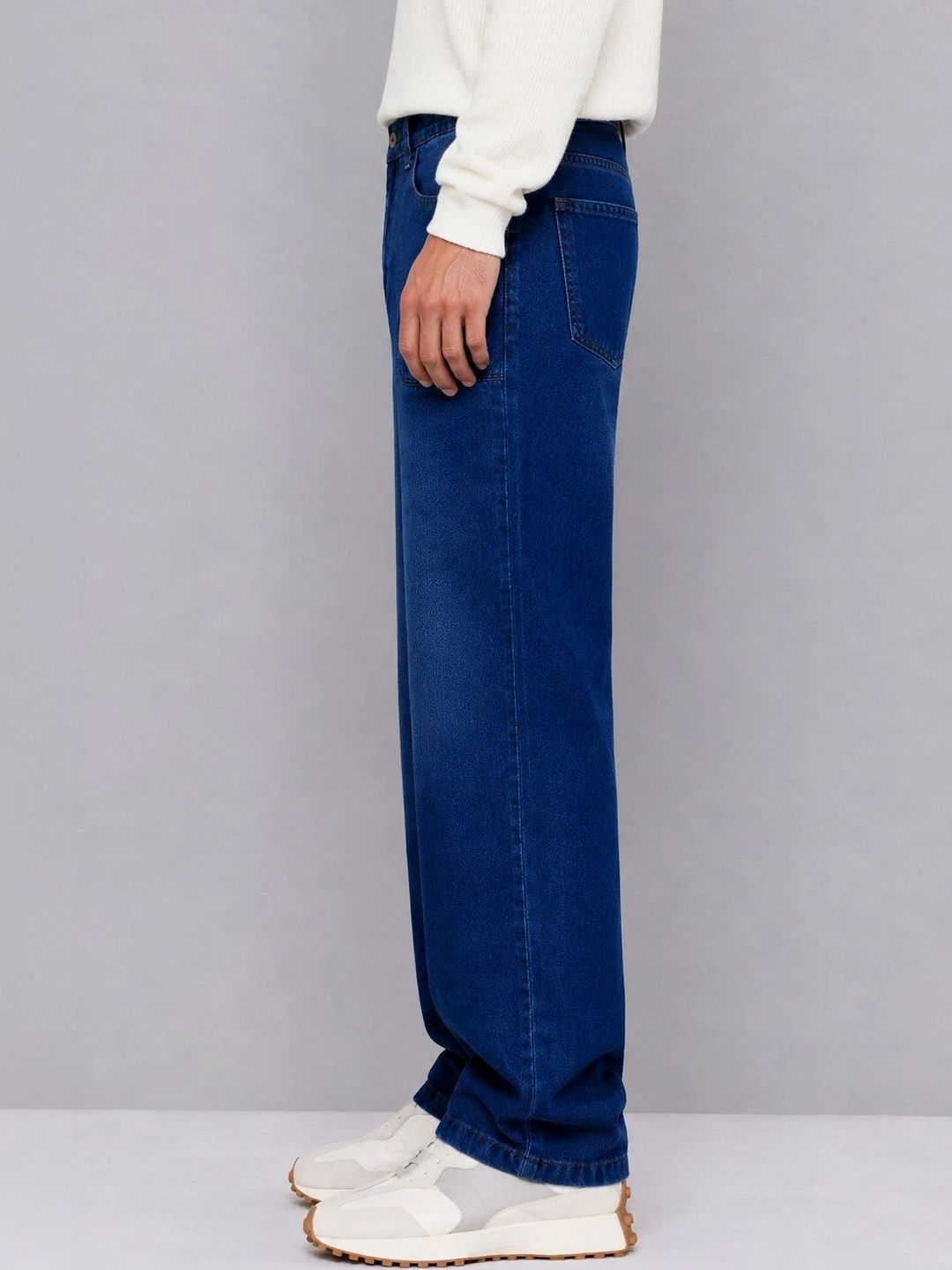 Men Straight Fit Mid-Rise Light Fade Jeans