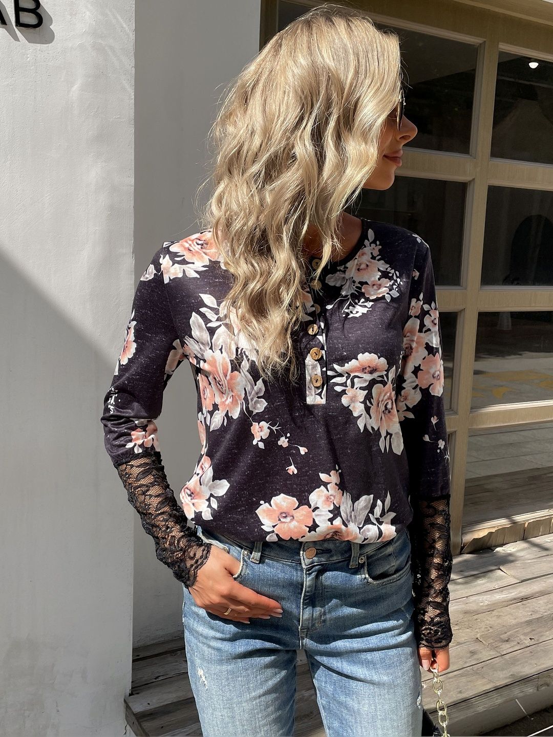 Floral Printed T-shirt in Black Cotton - Nowi Korean Fashion