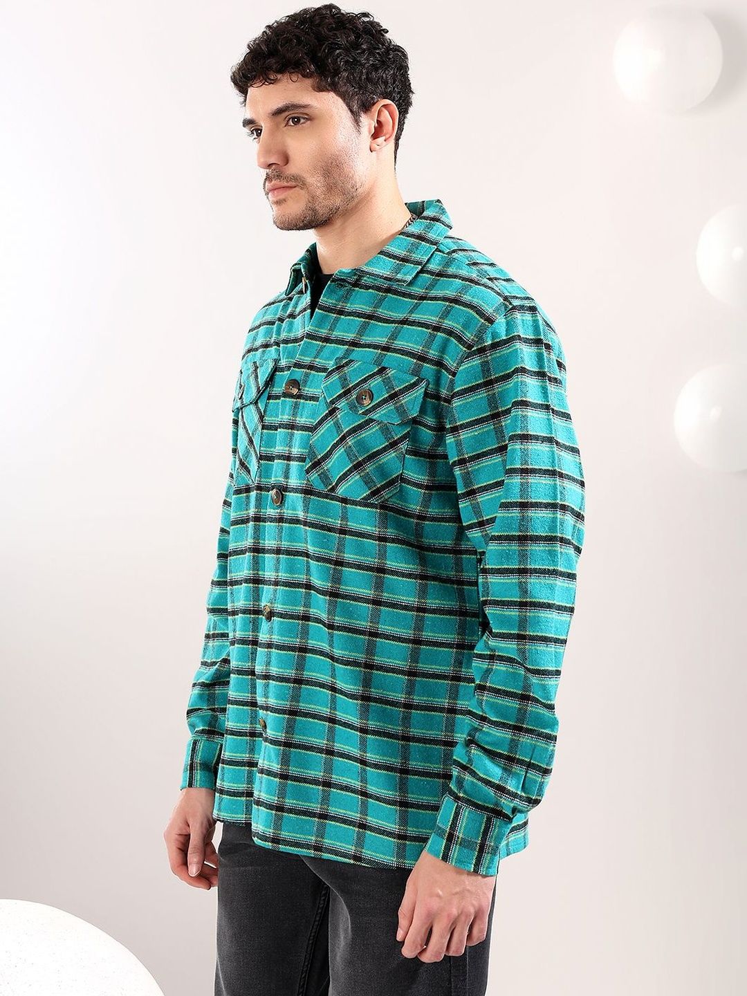 Checked  Spread Collar Shackets