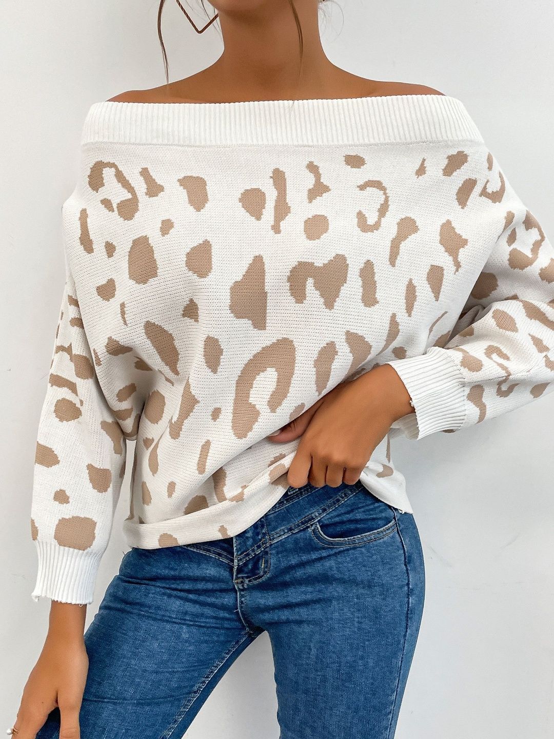 NOWI Animal Printed Pullover - Nowi Korean Fashion