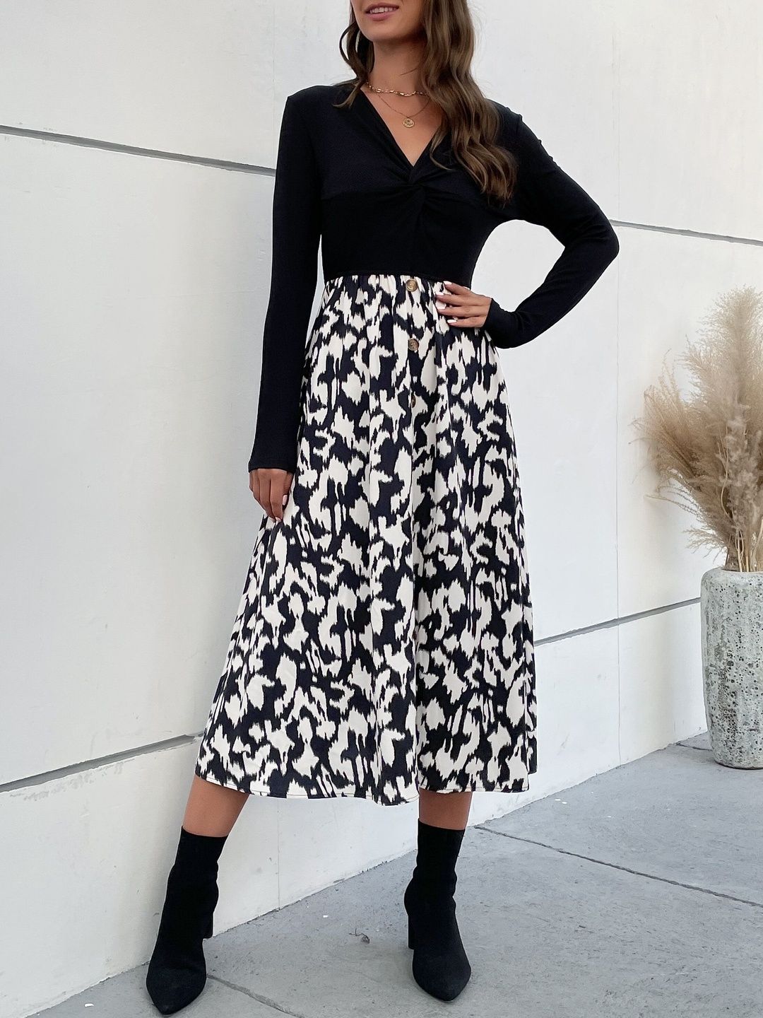 Women's Black Print Fit & Flare Midi Dress Blend Printed