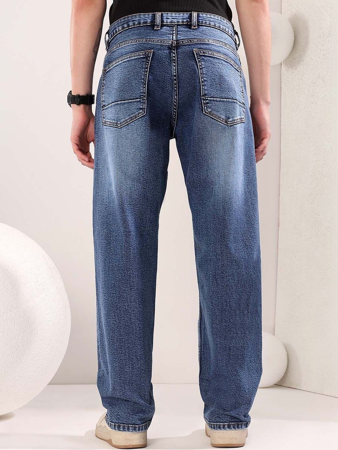 Men Straight Fit Mid-Rise Light Fade Jeans
