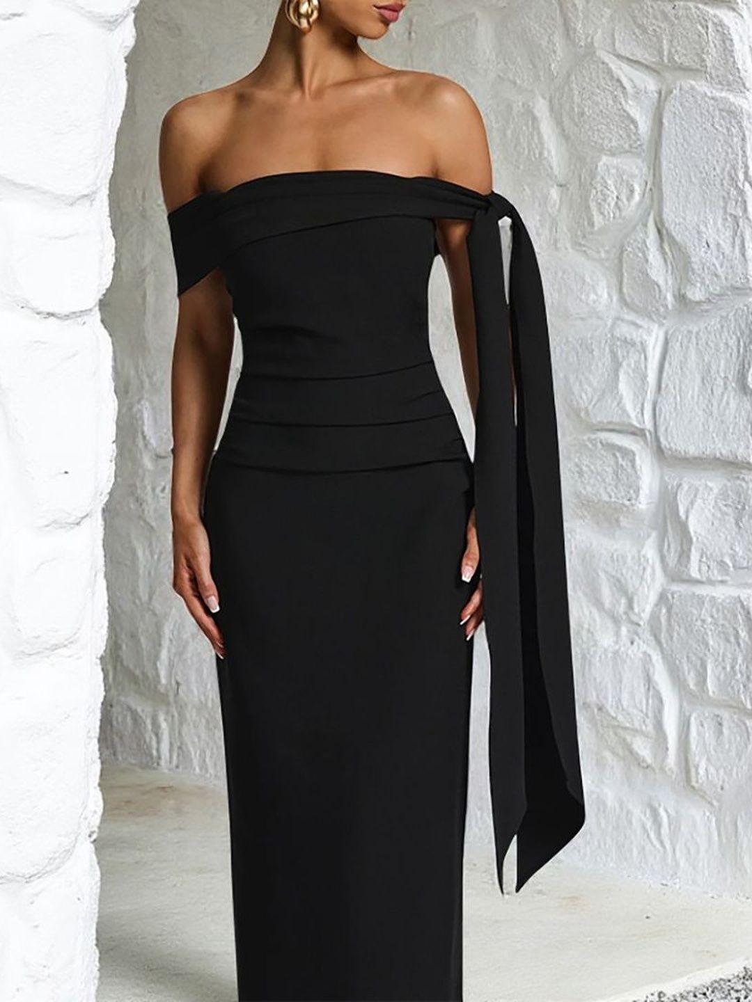NOWI Off-Shoulder Bodycon Maxi Dress
