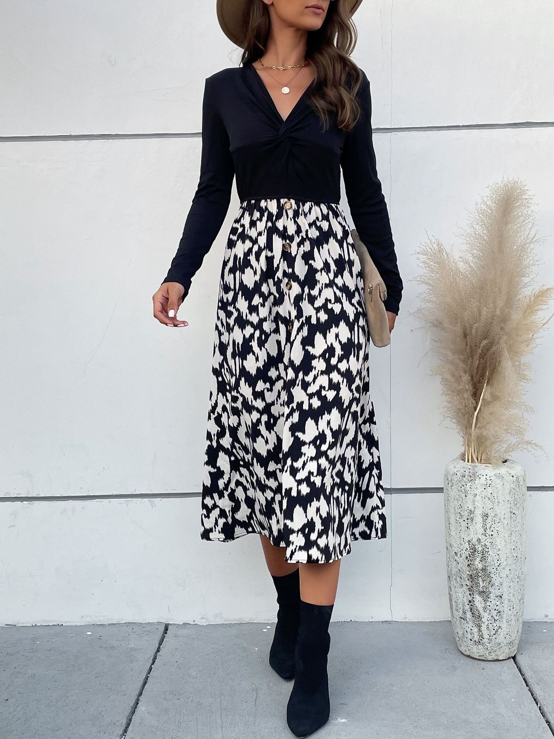Print Fit & Flare Midi Dress in Black Style 637 - Nowi Korean Fashion