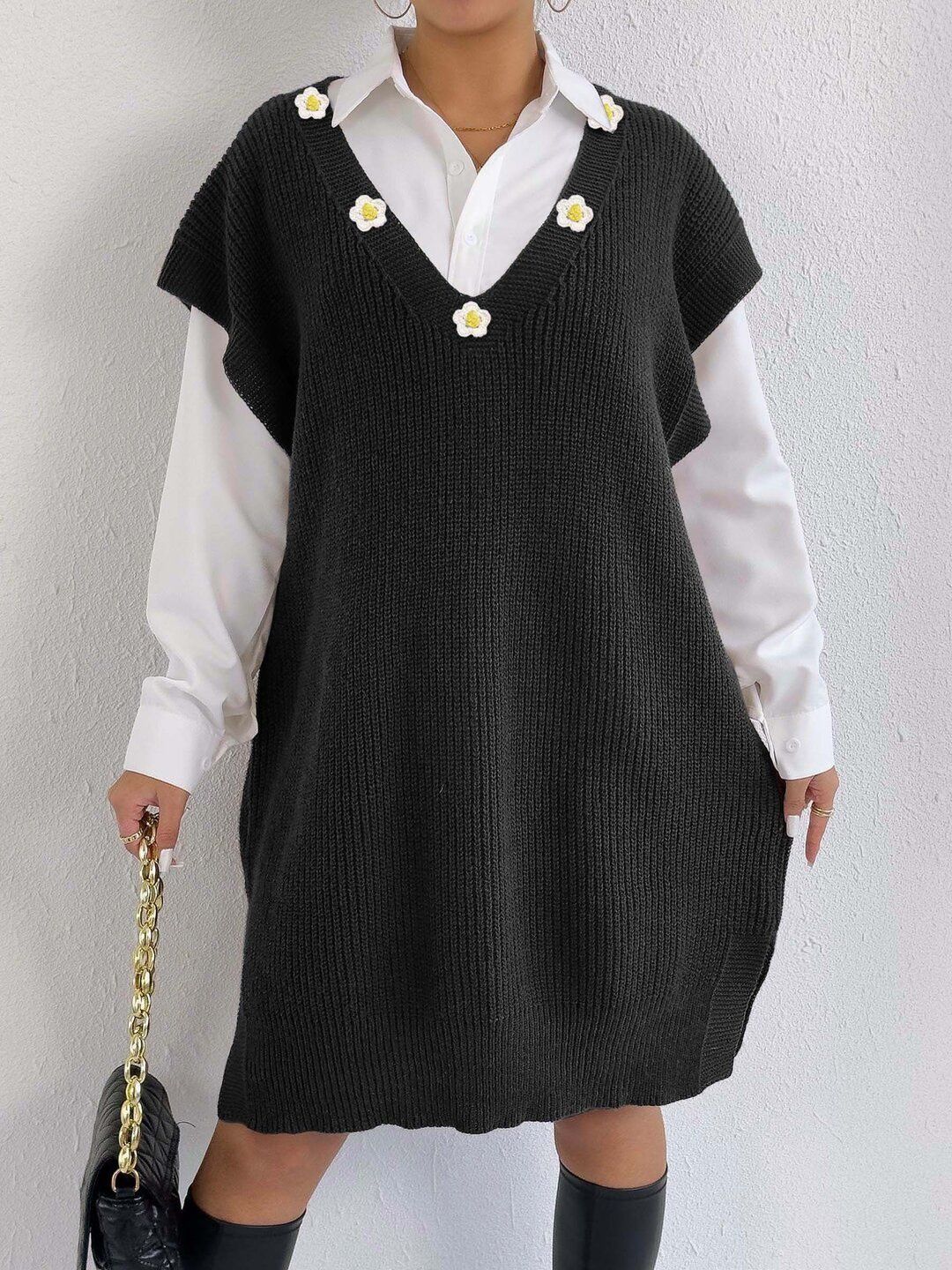 Women Ribbed Longline Sweater Vest with Applique Detail