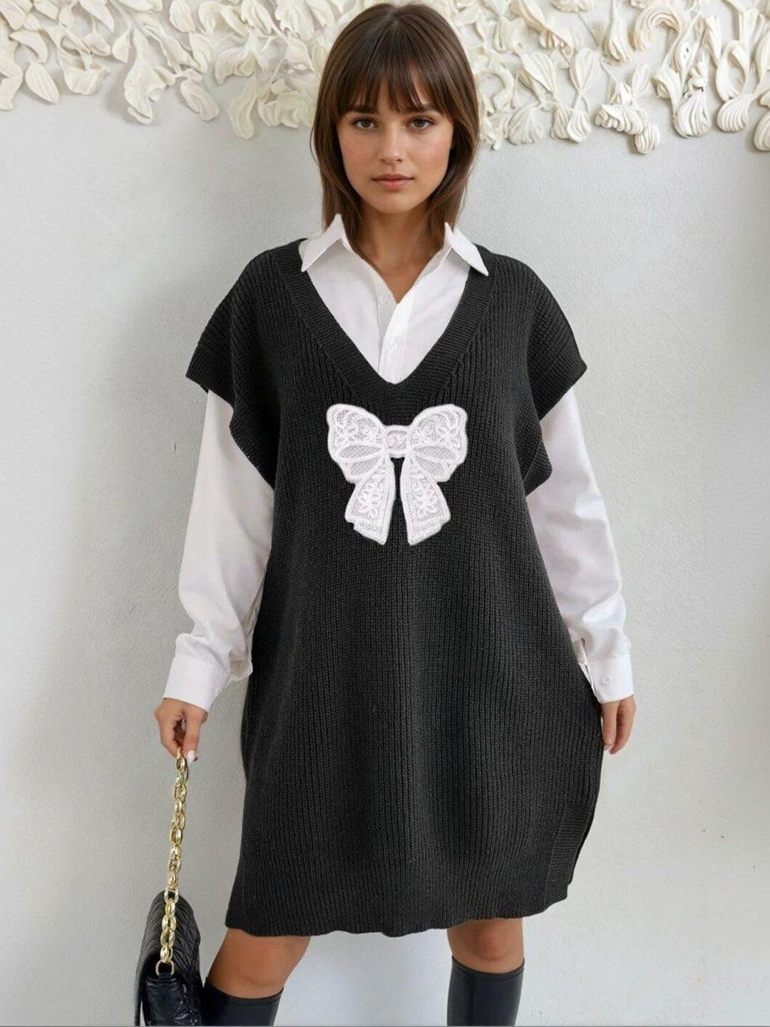 Ribbed Longline Sweater Vest with Applique Detail in Black acrylic Sleeveless - Nowi Korean Fashion