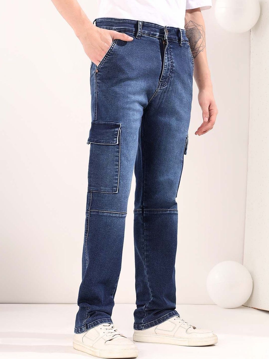 Men Straight Fit Mid-Rise Light Fade Jeans