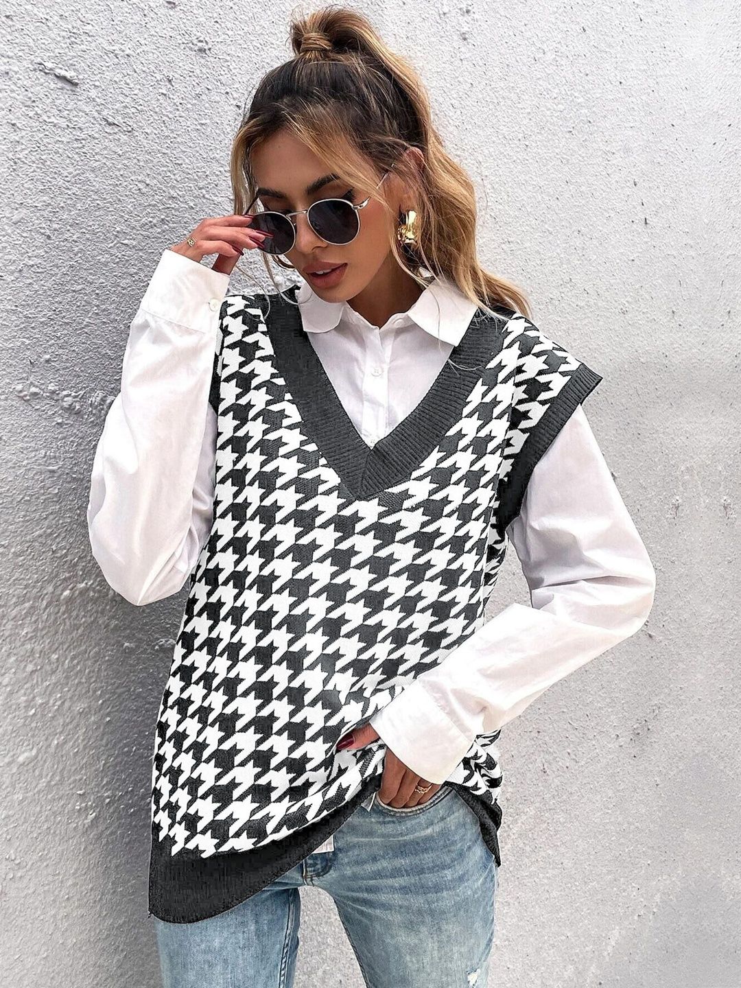 Checked Printed Sweater Vest in White - Nowi Korean Fashion