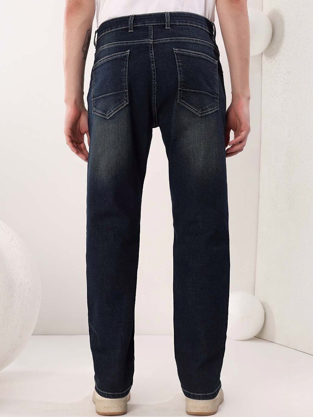 Men Straight Fit Mid-Rise Light Fade Jeans
