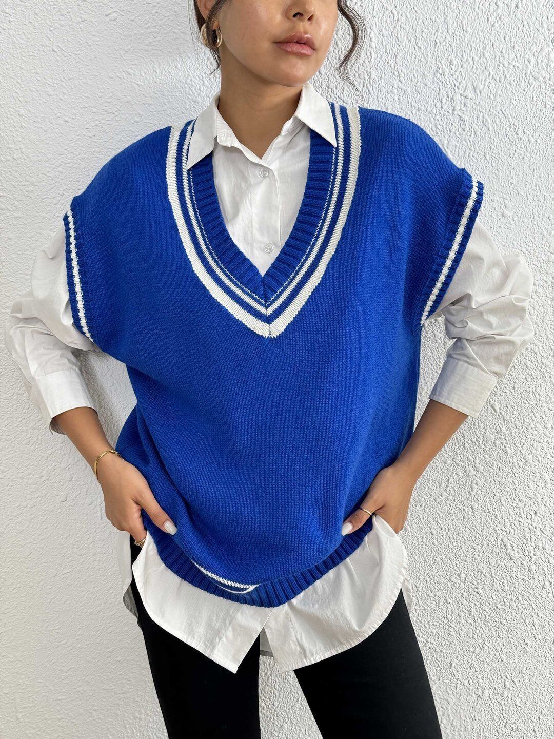 Women Colourblocked Sweater Vest