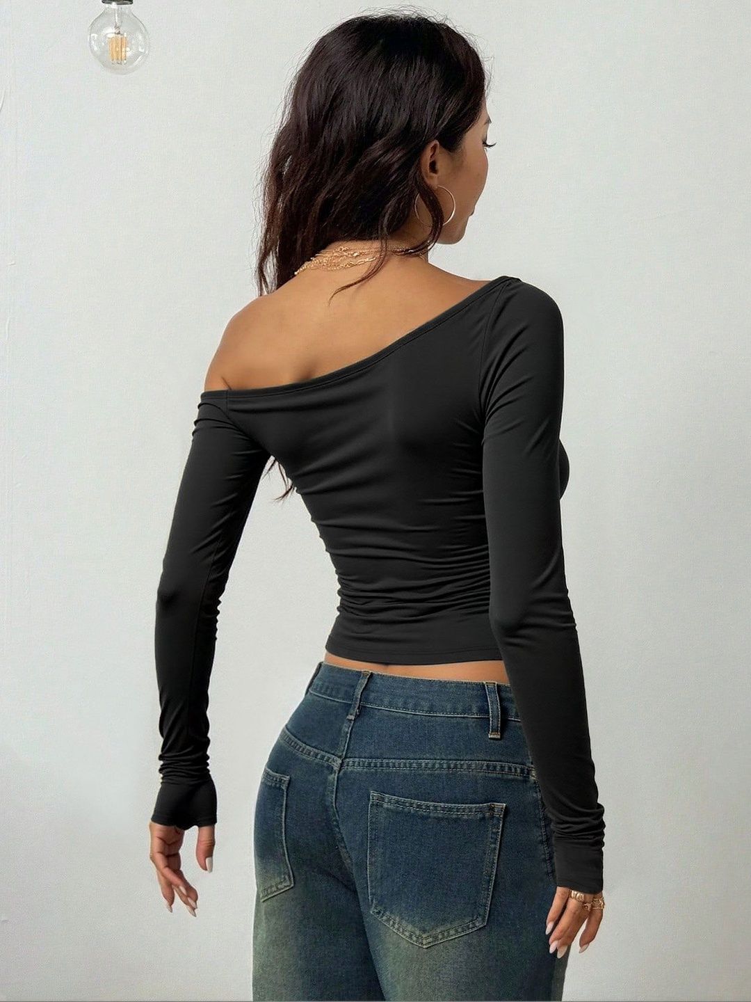 NOWI Off-Shoulder Crop Top