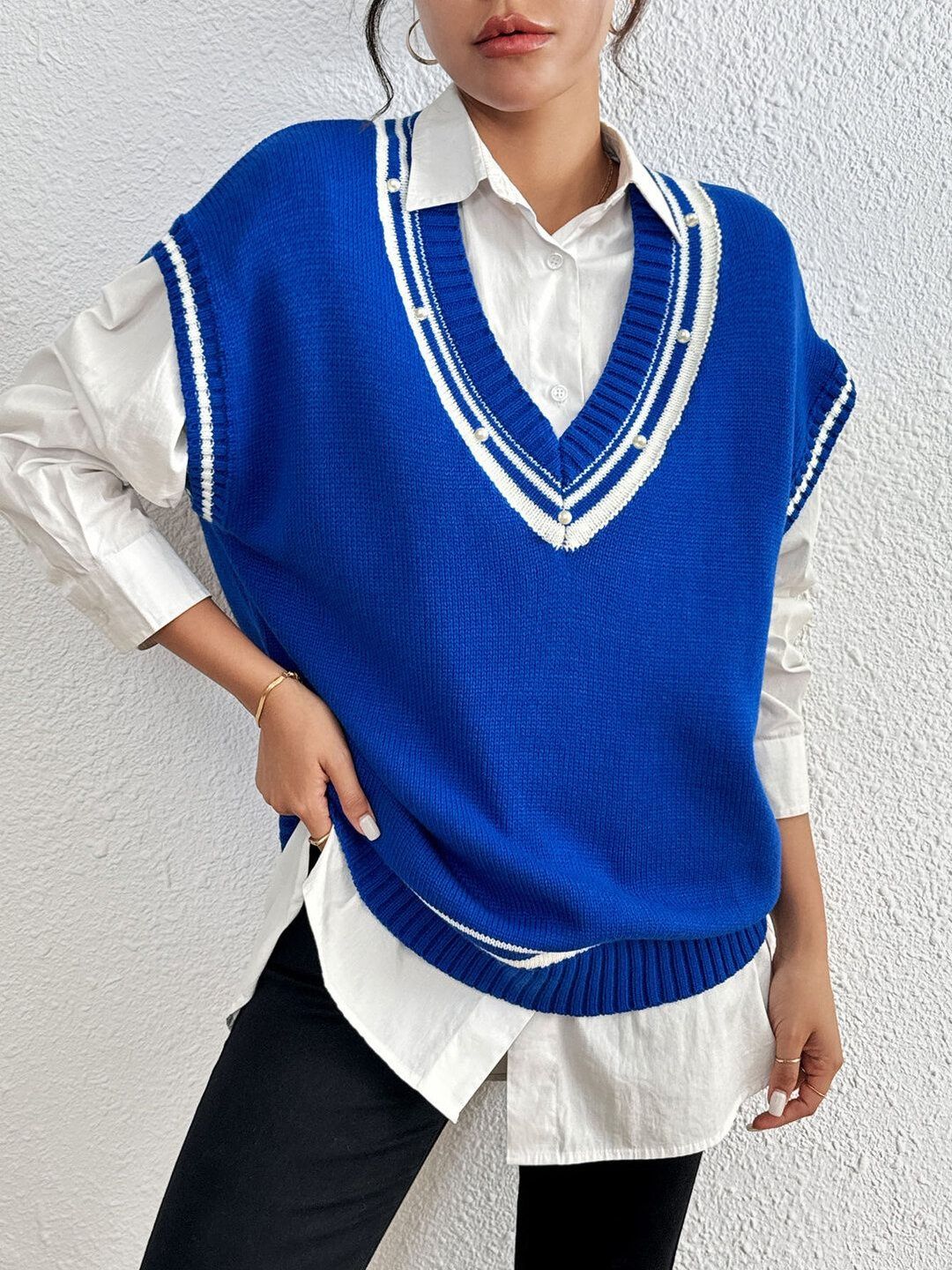 Women Colourblocked Sweater Vest with Embellished Detail