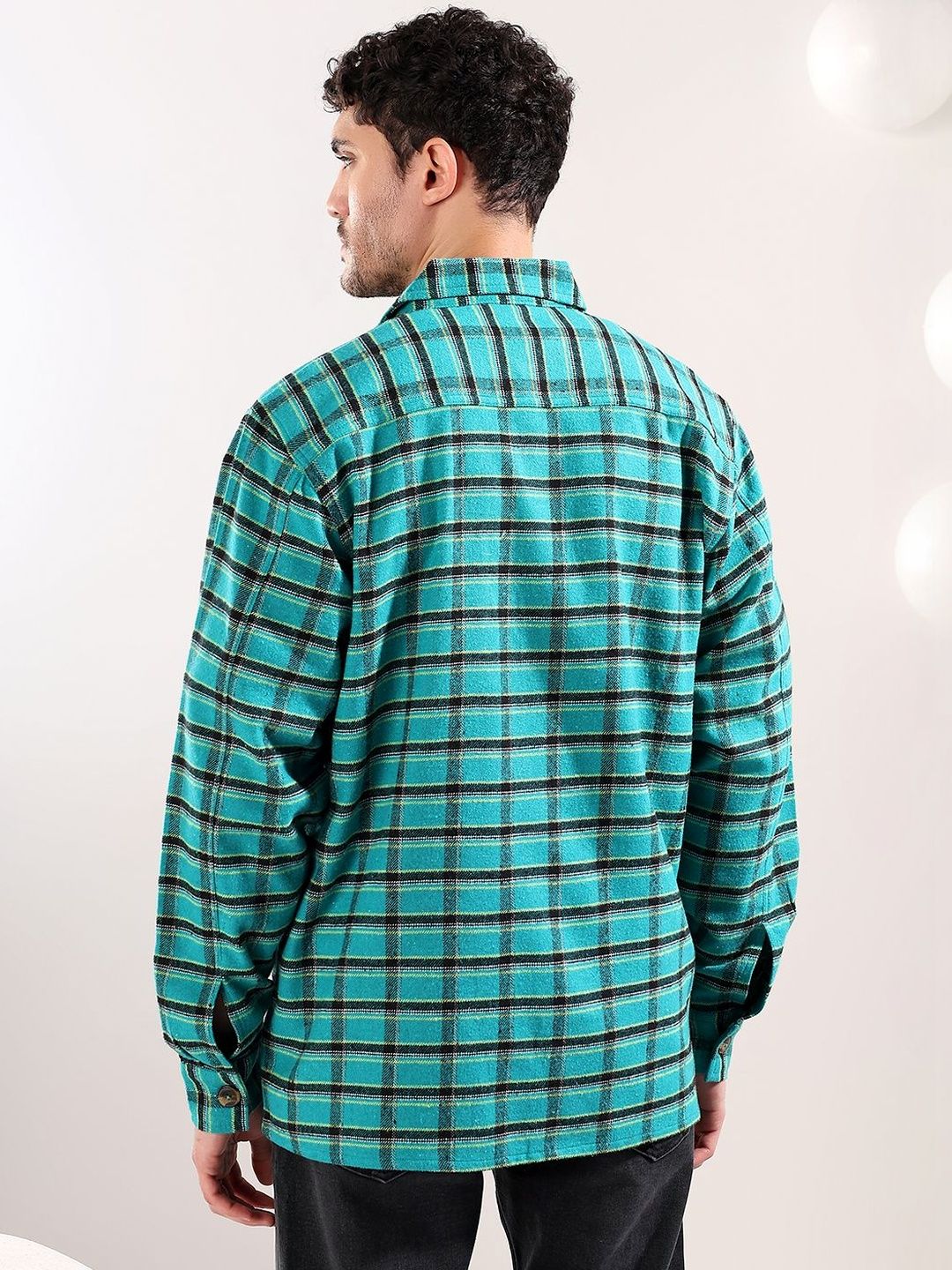 Checked  Spread Collar Shackets