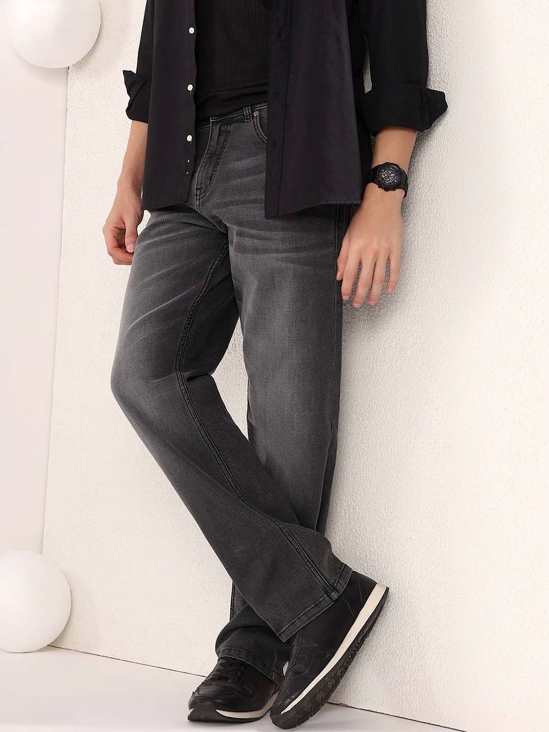 Straight Fit Mid-Rise Light Fade Jeans in Grey cotton Style 2 - Nowi Korean Fashion