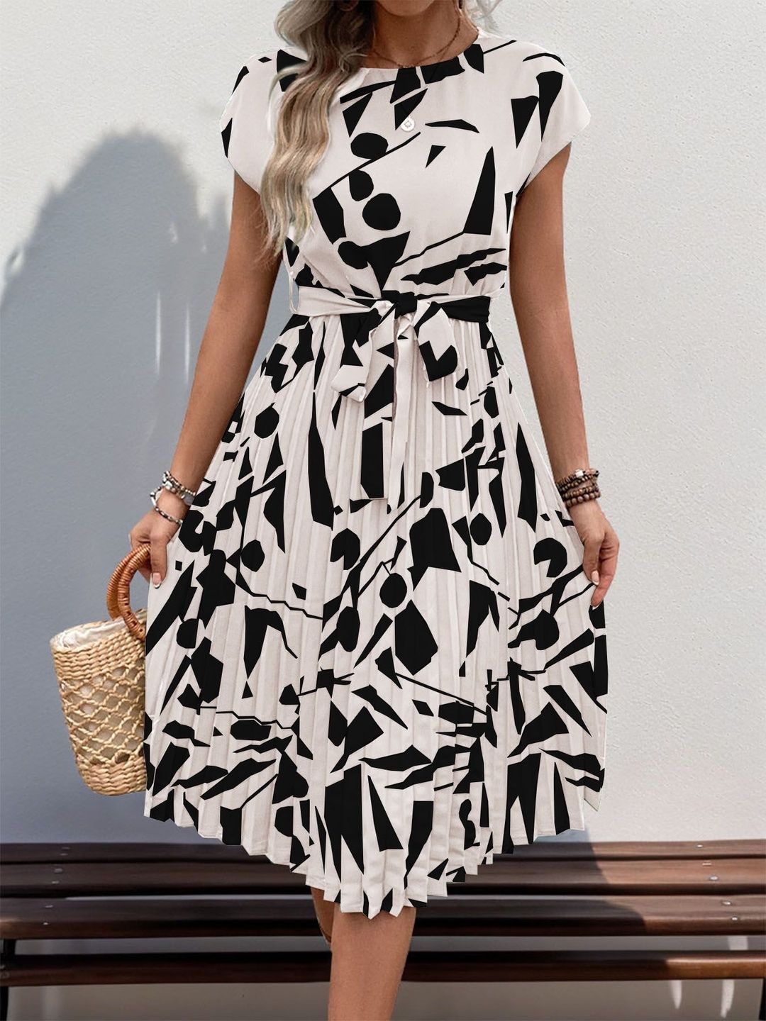 Printed Fit & Flare Midi Dress in White polyester - Nowi Korean Fashion