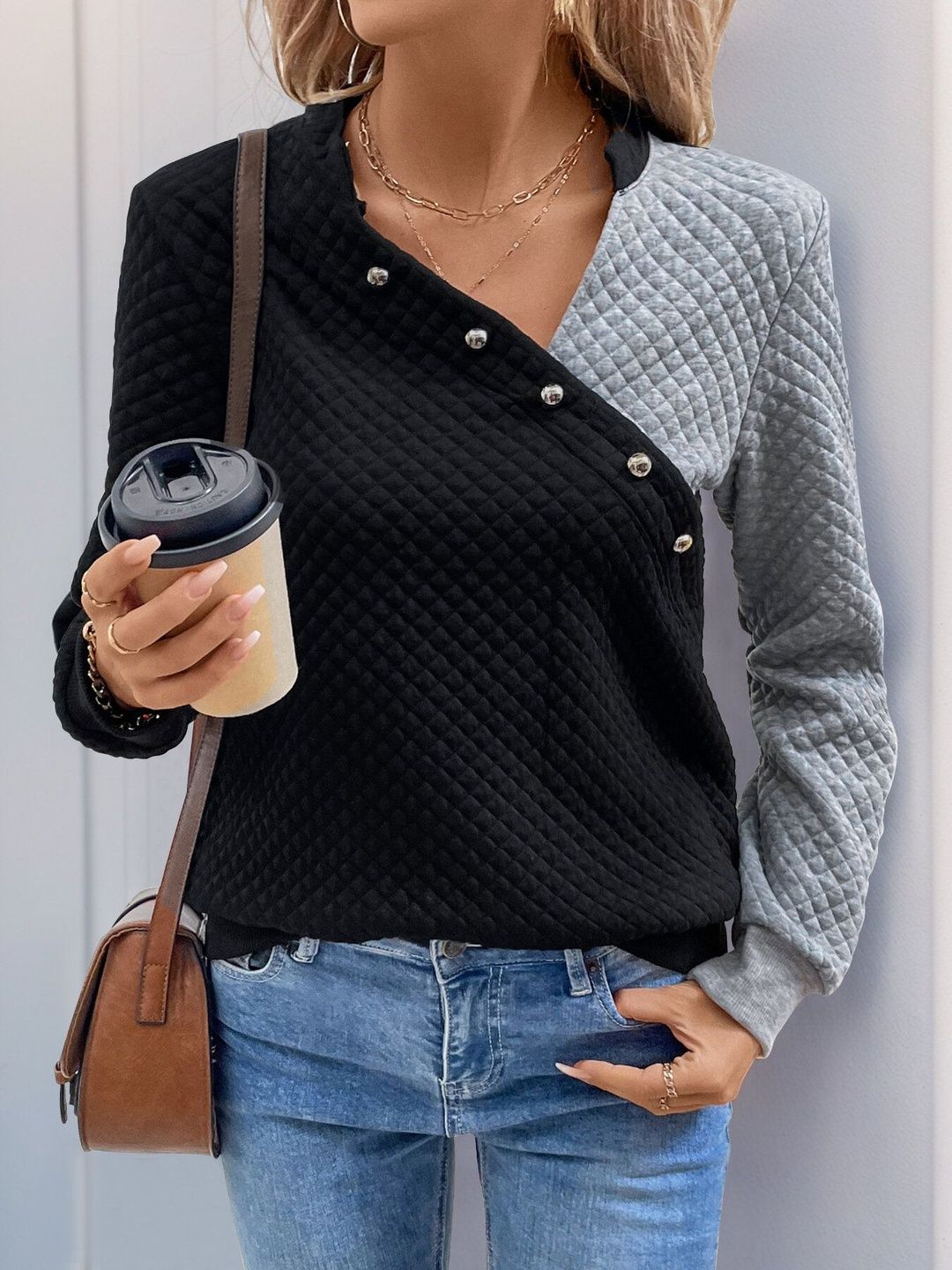 Colourblocked Sweatshirt in Black Cotton V-Neck - Nowi Korean Fashion