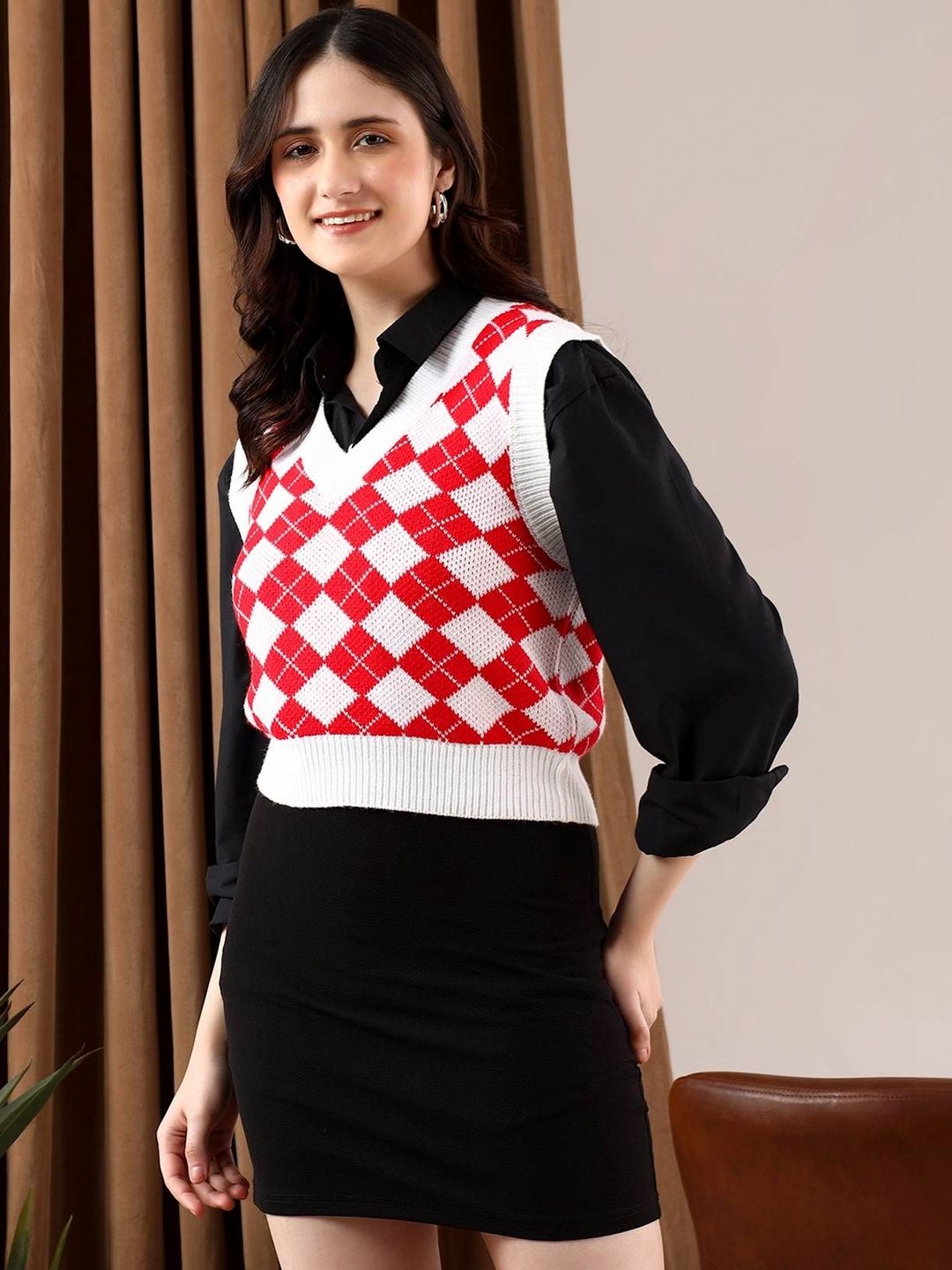 NOWI Women Argyle Colourblocked Woollen Crop Sweater Vest