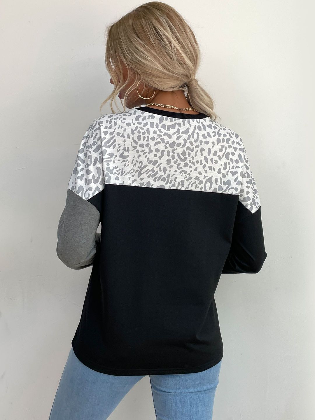 Women Colourblocked Sweatshirt