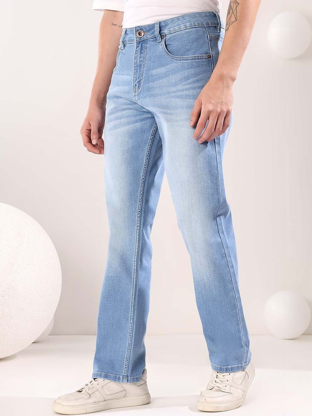 Men Straight Fit Mid-Rise Light Fade Jeans