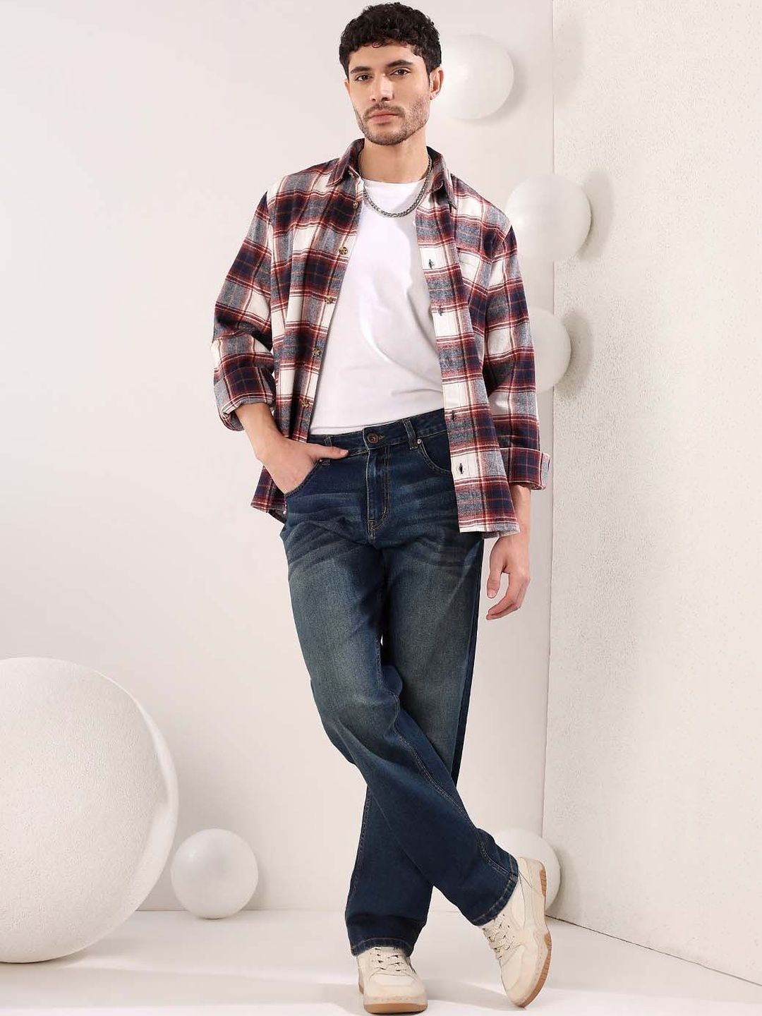 Men Straight Fit Mid-Rise Light Fade Jeans